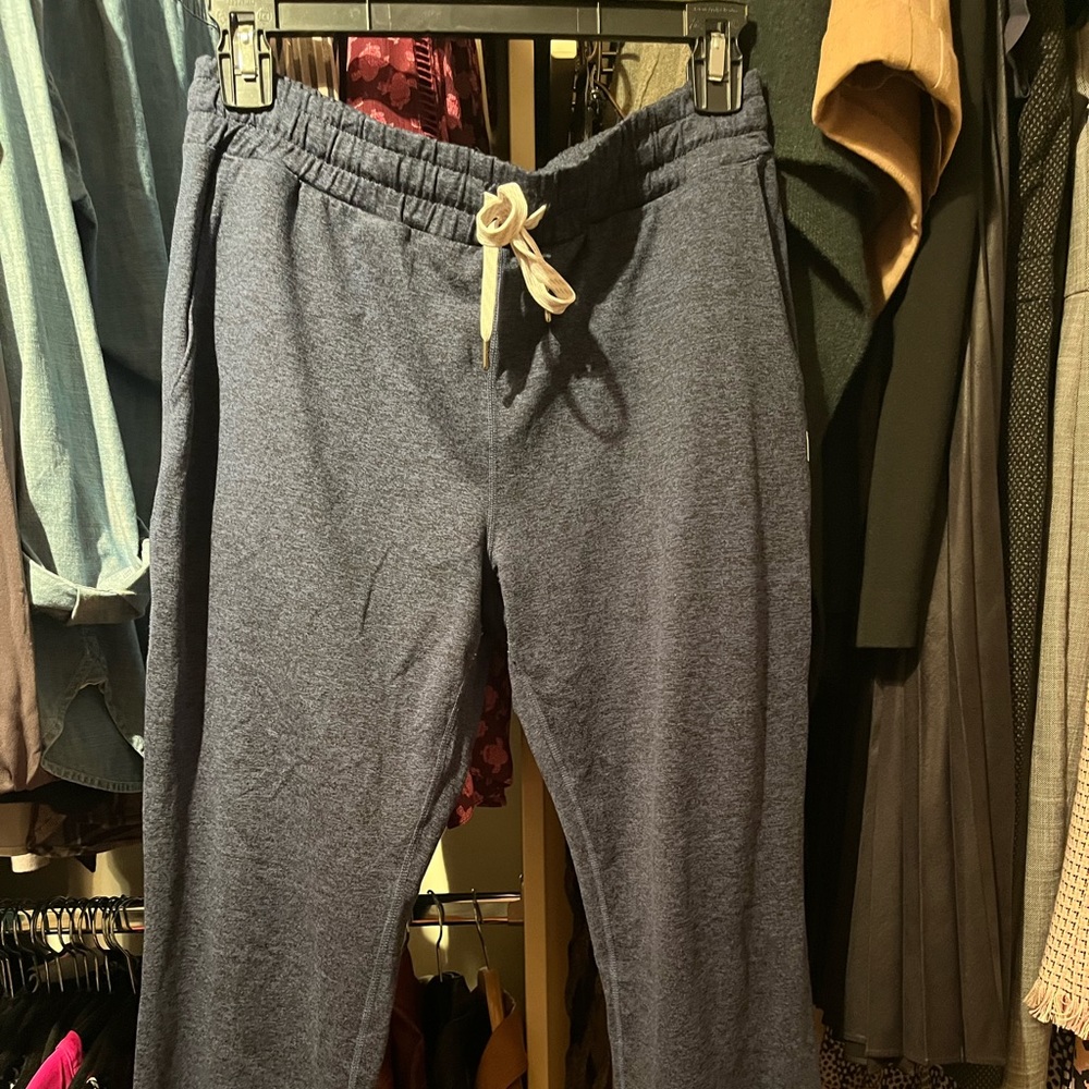 Vuori mid-rise performance jogger size small navy